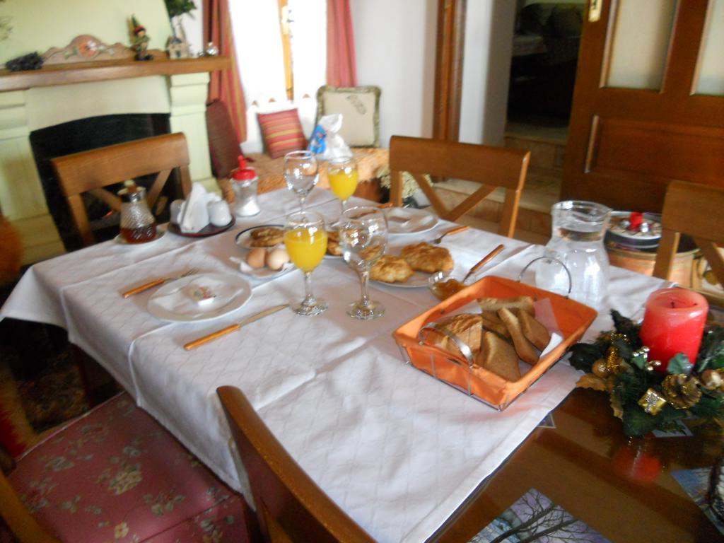 Sarafis Guesthouse Agios Lavrentios Exteriör bild