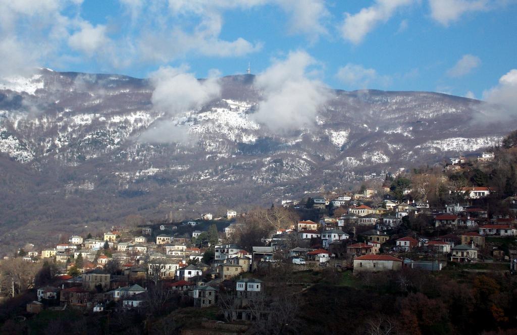 Sarafis Guesthouse Agios Lavrentios Exteriör bild